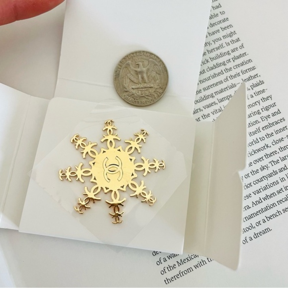 Chanel Snowflake‎ Pin - Picture 4 of 4